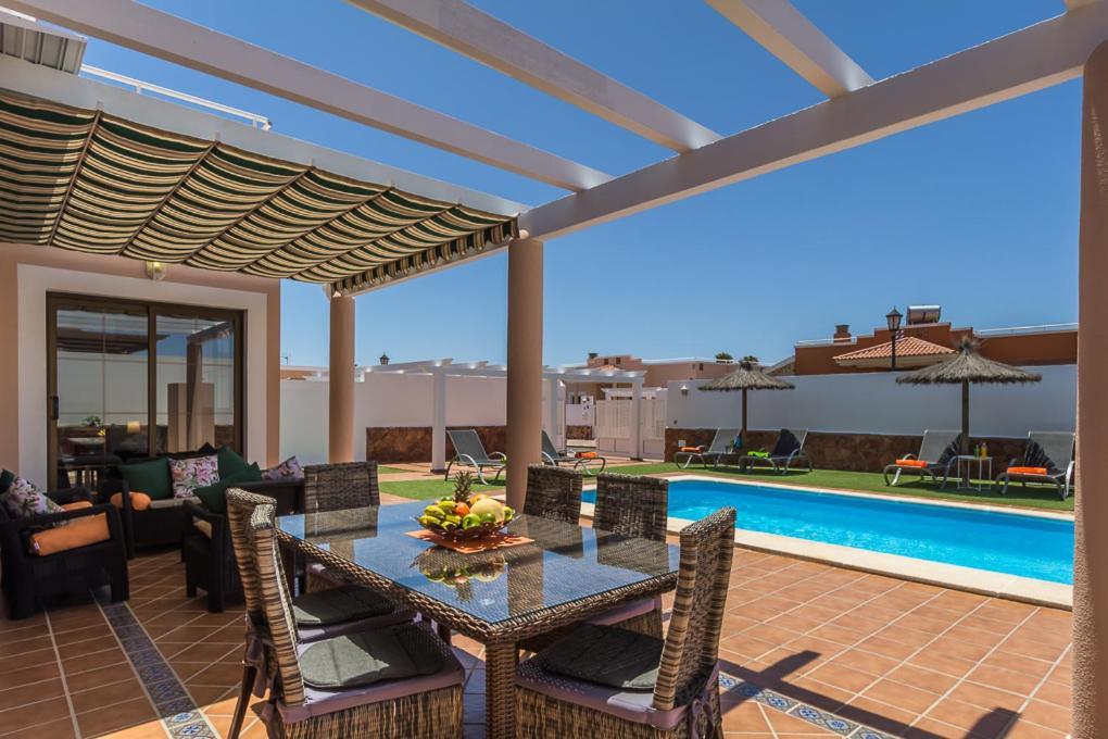 Villa With Private Pool, Near Beach And Golf Caleta De Fuste- Villa Charlotte คอสตา เด อันตีกัว ภายนอก รูปภาพ